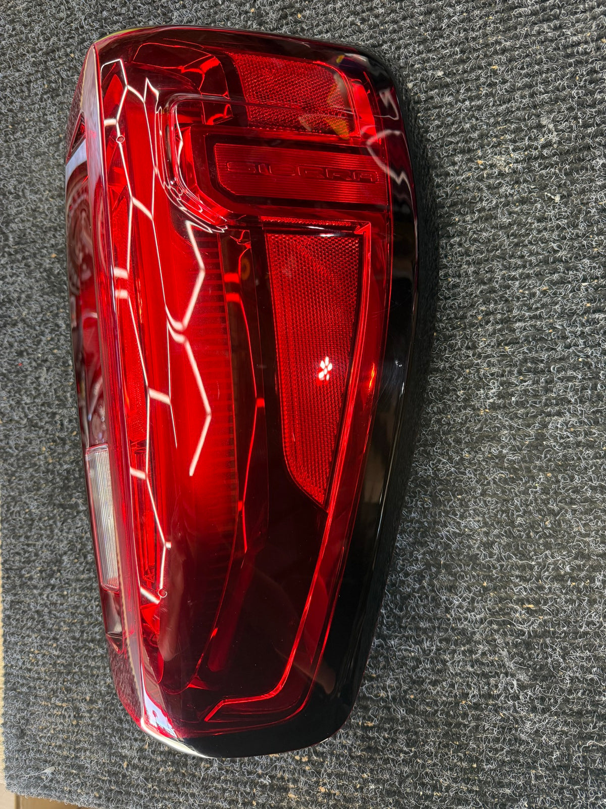 2020-2023 GMC Sierra 2500HD 3500HD RH Passenger LED Tail Light OEM 85115892