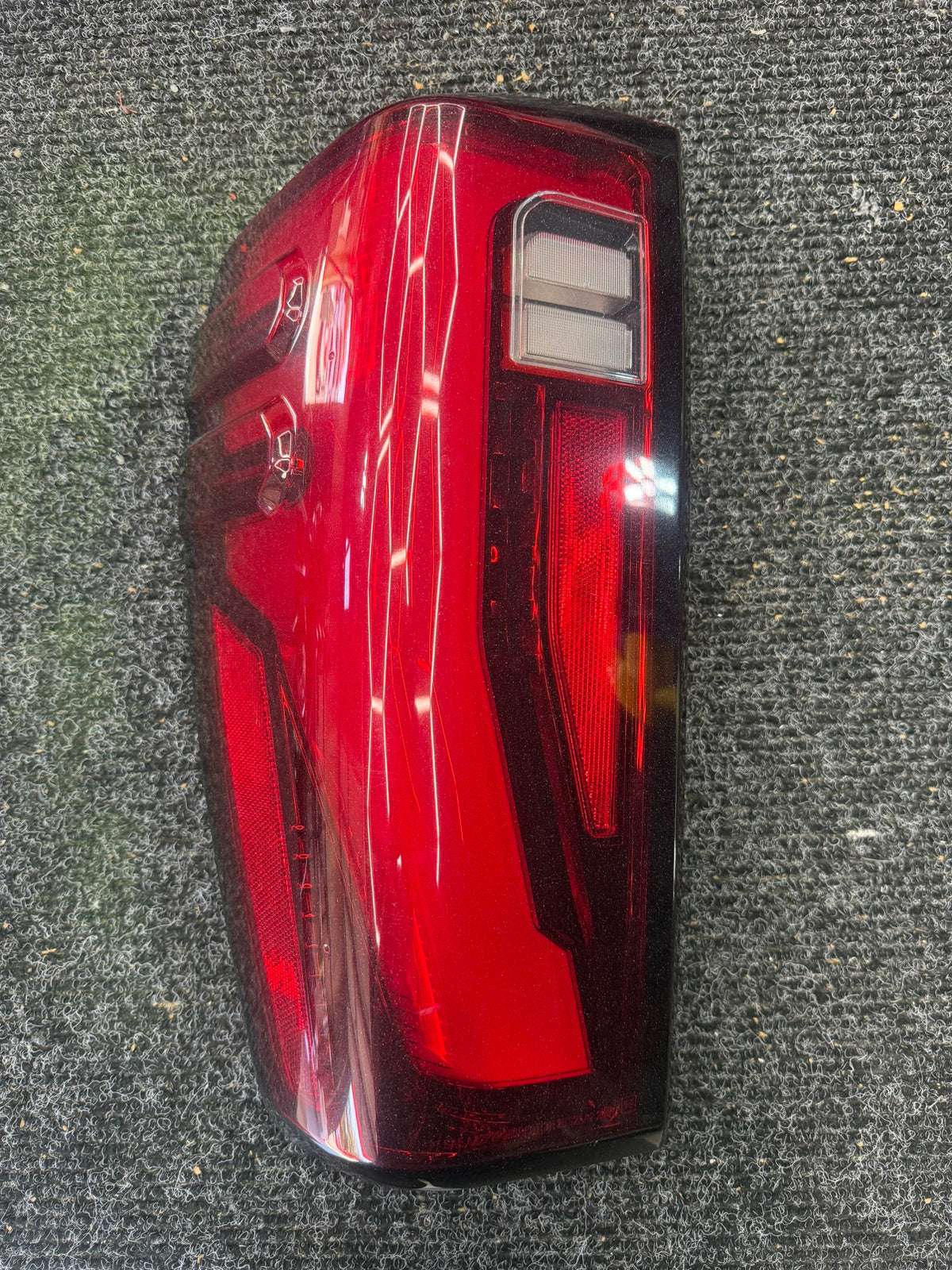 2020-2023 GMC Sierra 2500HD 3500HD Denali LH Driver LED Tail Light OEM 85095717
