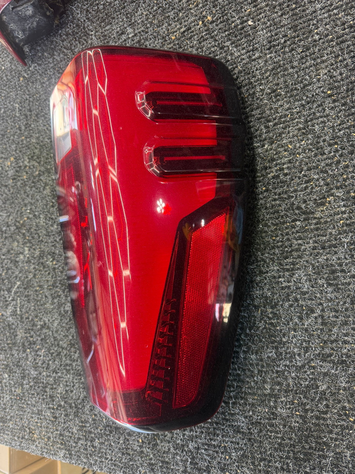 2020-2023 GMC Sierra 2500HD 3500HD Denali RH Passenger LED Tail Light OEM 85095718