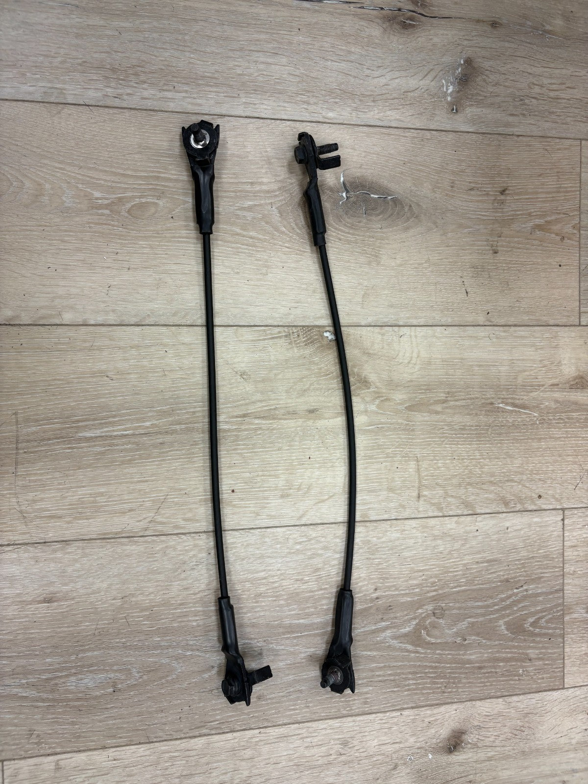 GM 2500 3500 Tailgate Support Cables Pair | OEM 2020–2025 Silverado Sierra