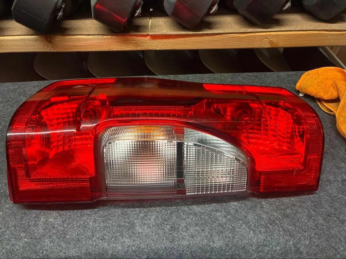2020-2022 Ford F250 F350 Super Duty Tail Light RH Passenger LC3B-13B504-AD OEM Take-Off
