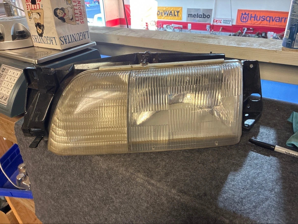 1986-1991 Ford Taurus Headlight Assembly LH Driver Side E6DB-13006 OEM