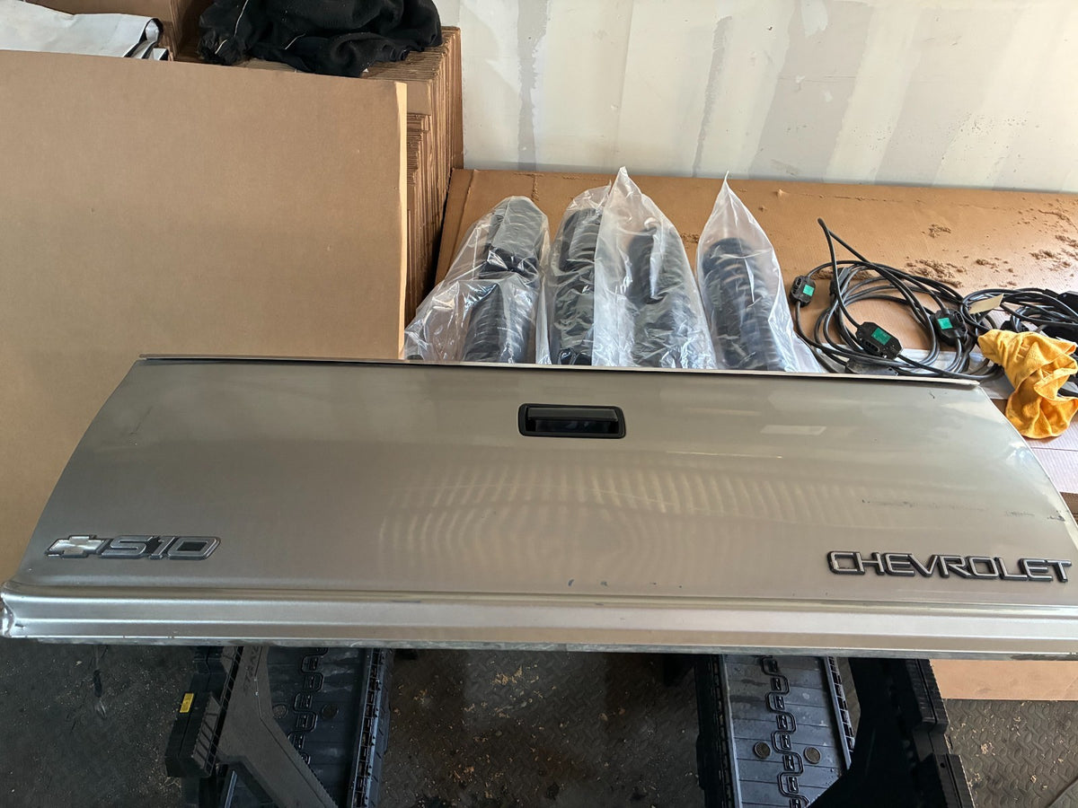 1994-2004 chevrolet S10 Pickup Tailgate pewter