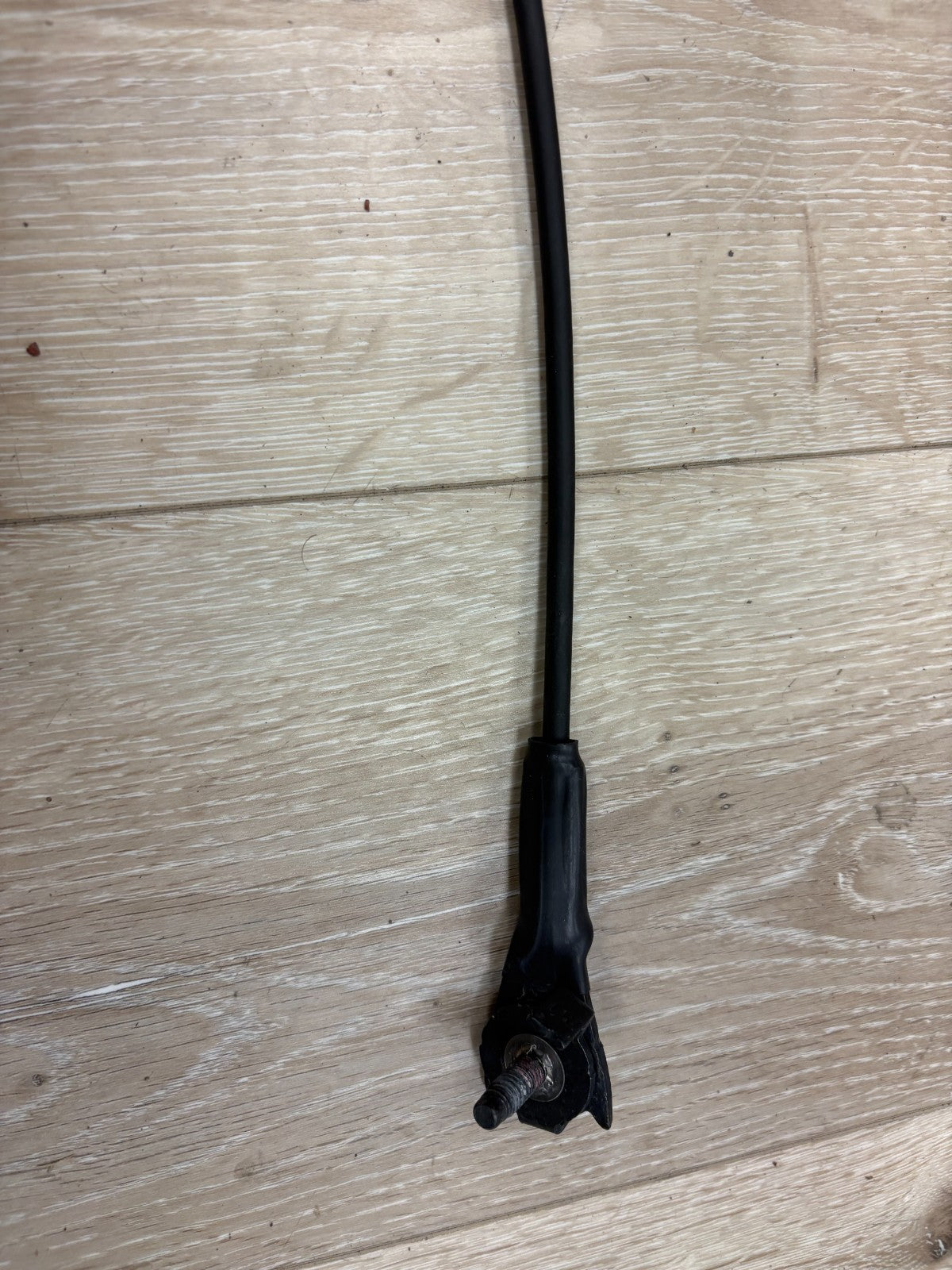 GM 2500 Tailgate Support Cable RH | OEM 2020–2025 Silverado Sierra Right Cable