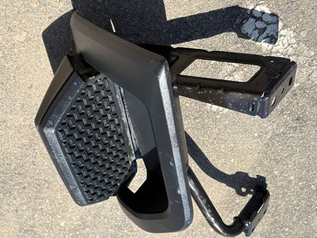 Ford F-250/F-350/F-450 2023 8' Bed Step with Bezel