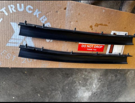 Ford Super Duty F-250 F-350 Bed-to-Cab Rubber Seal Strips | OEM Front Bed Weatherstrip Set