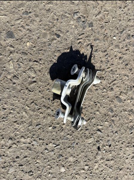 GM 15206082 Left Lower Rear Tailgate Hinge (Complete With Hardward)