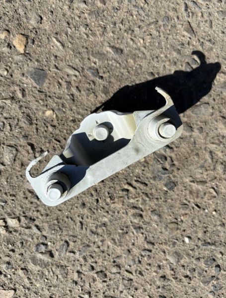 GM 15206082 Left Lower Rear Tailgate Hinge (Complete With Hardward)