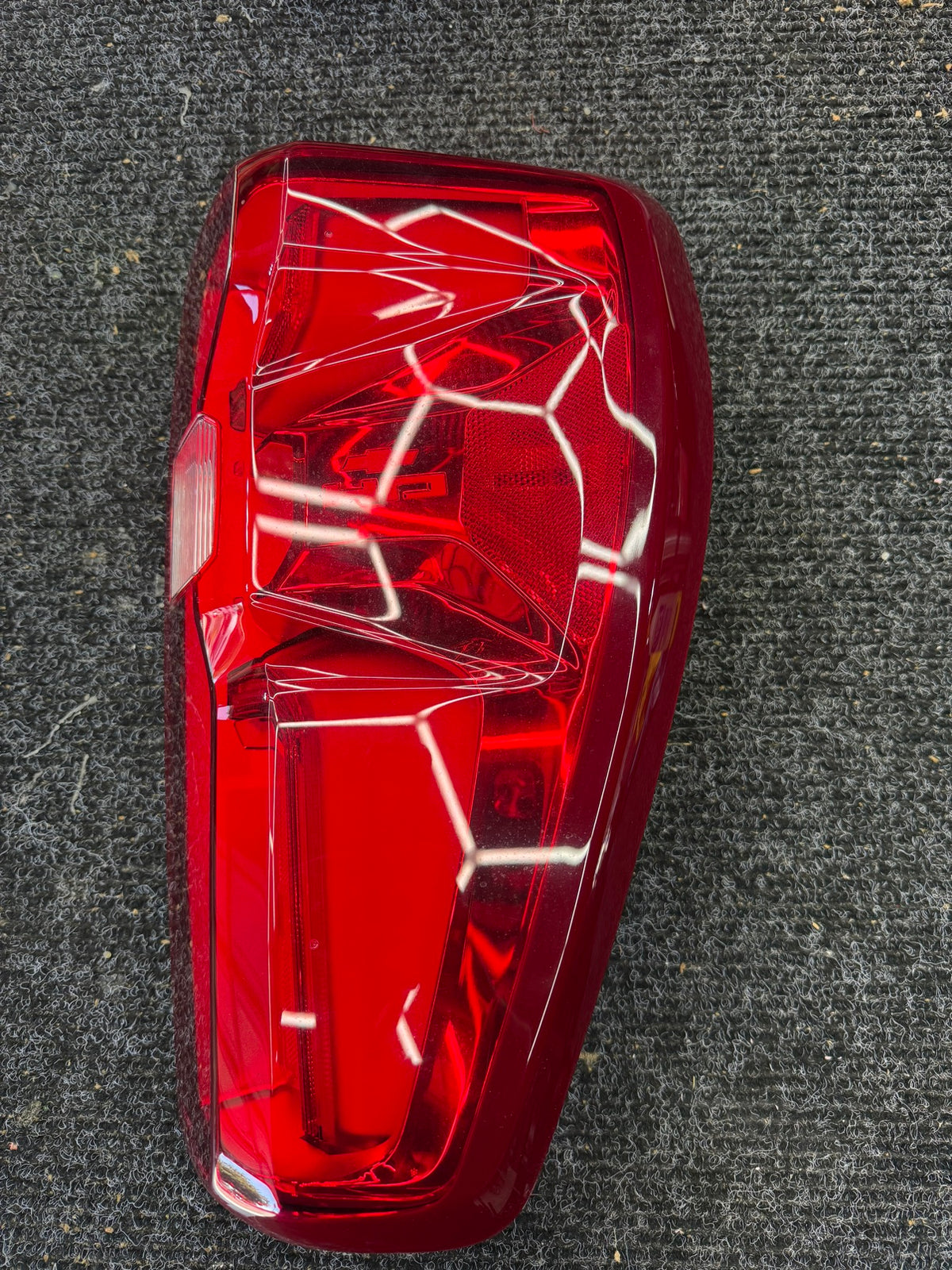 2020+ Chevrolet Silverado 3500HD Dually RH Passenger Tail Lamp OEM 85769055