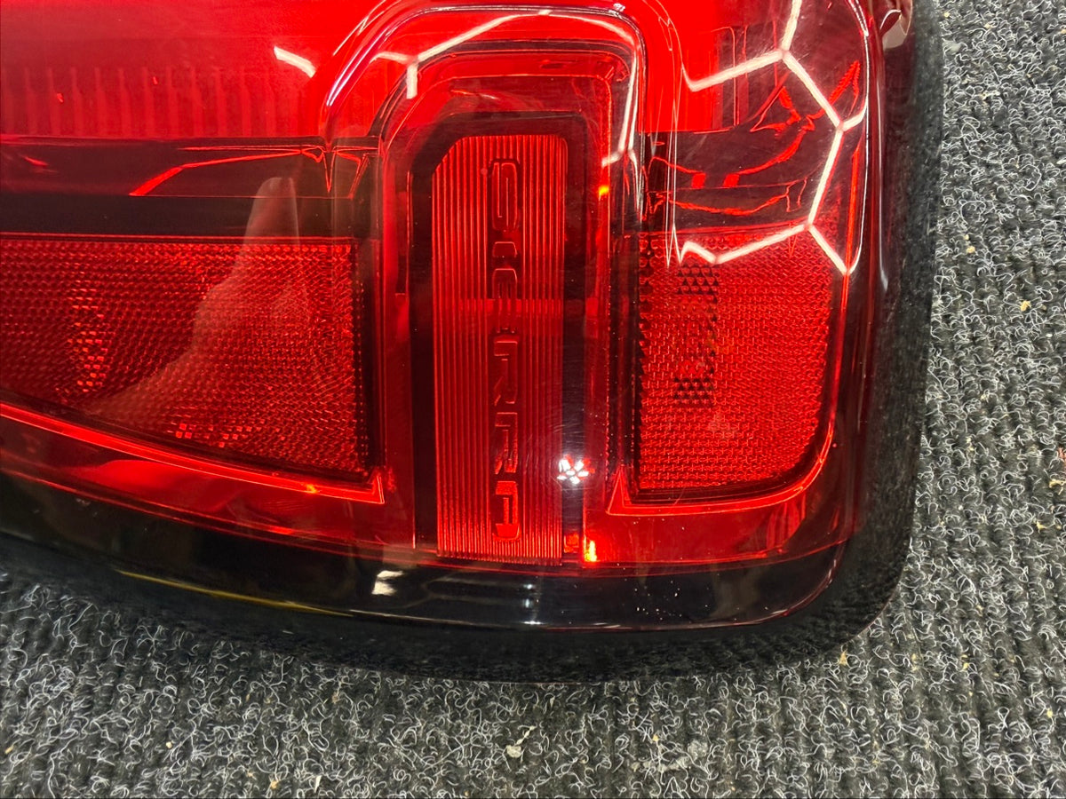 2020-2023 GMC Sierra 2500HD 3500HD RH Passenger LED Tail Light OEM 84760020