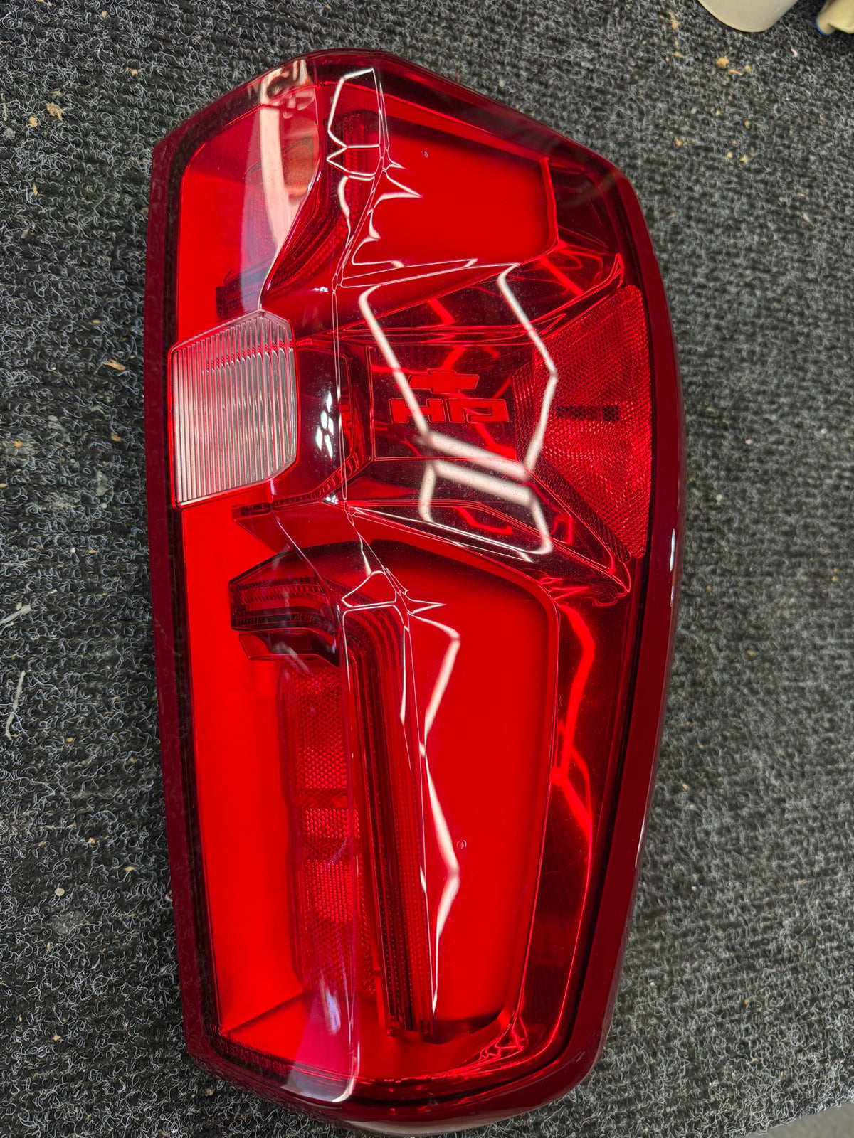 2020+ Chevrolet Silverado 3500HD Dually RH Passenger Tail Lamp OEM 85769055