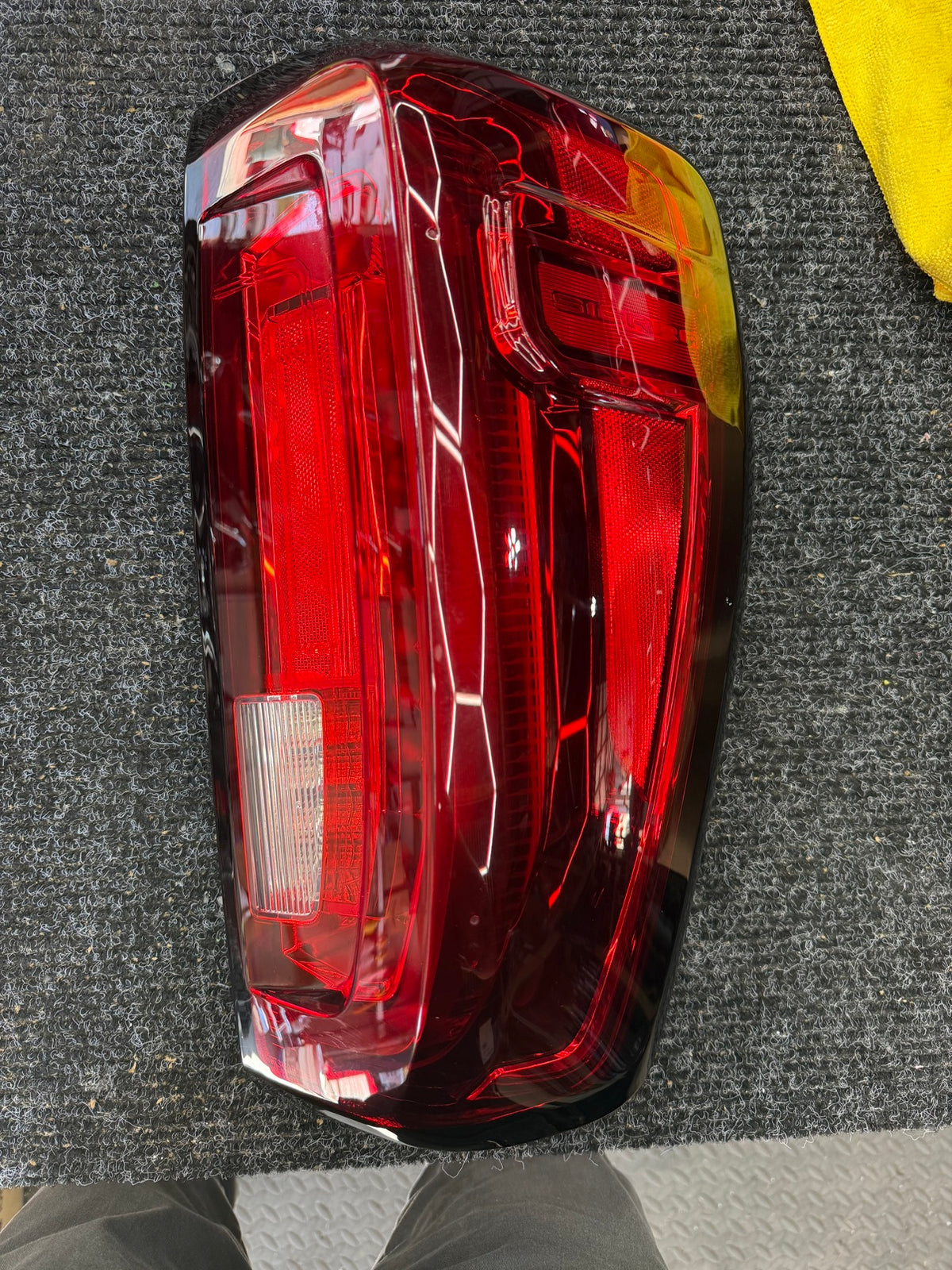 2020-2023 GMC Sierra 2500HD 3500HD RH Passenger LED Tail Light OEM 85115892