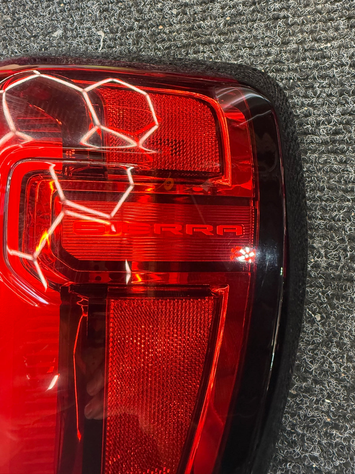 2020-2022 GMC Sierra 2500HD 3500HD RH Passenger Base Halogen Tail Light OEM 84760016