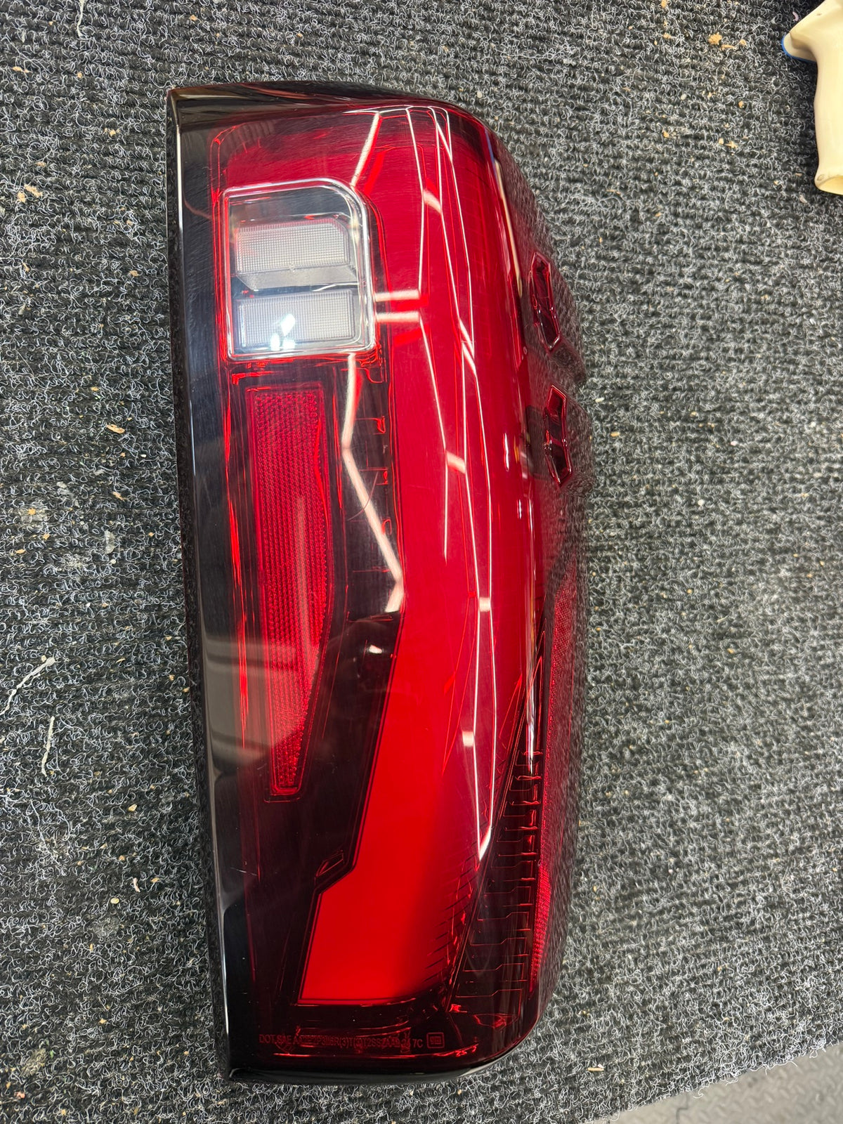2024-2026 GMC Sierra 2500HD 3500HD Denali RH Passenger LED Tail Light OEM 86286826