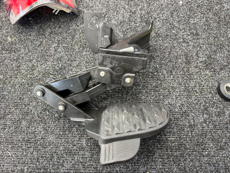 19-26 Ram 2500 3500 Deployable Bed Step Bumper Step OEM 82215842AI