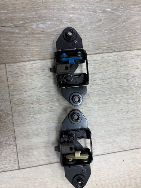 2020 - 2025 CHEVROLET SILVERADO 2500 LIFTGATE LATCH LOCK ACTUATOR OEM 84726062