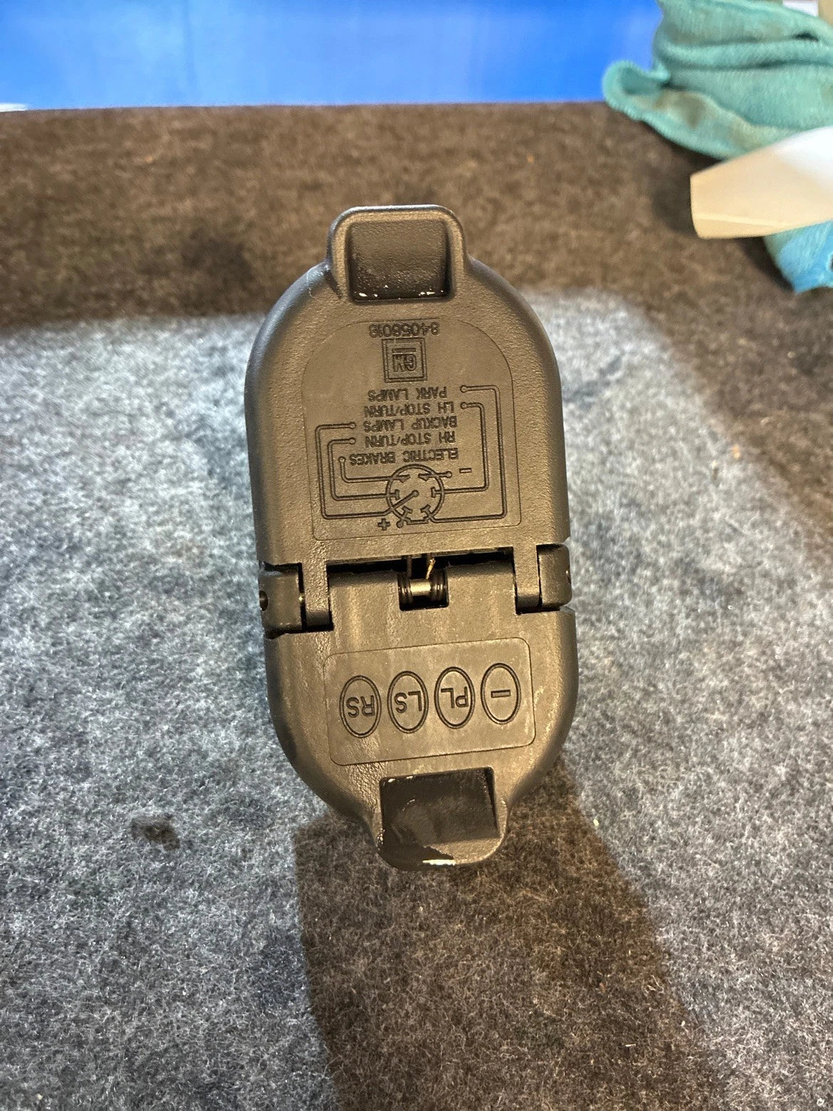 2014-2026 Silverado Sierra Trailer Tow Socket 7-Way 4-Way Plug 84056018 OEM