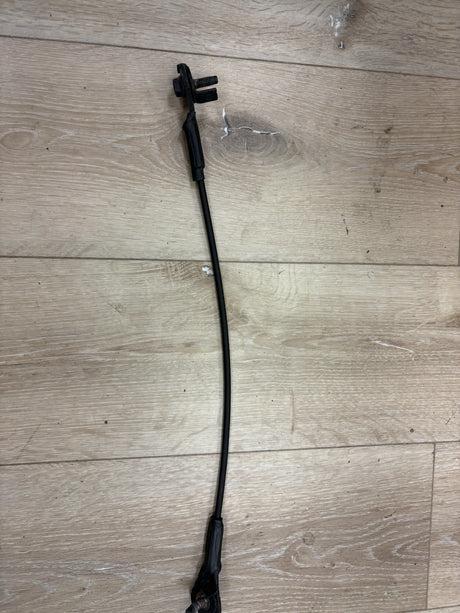 GM 2500 Tailgate Support Cable RH | OEM 2020–2025 Silverado Sierra Right Cable