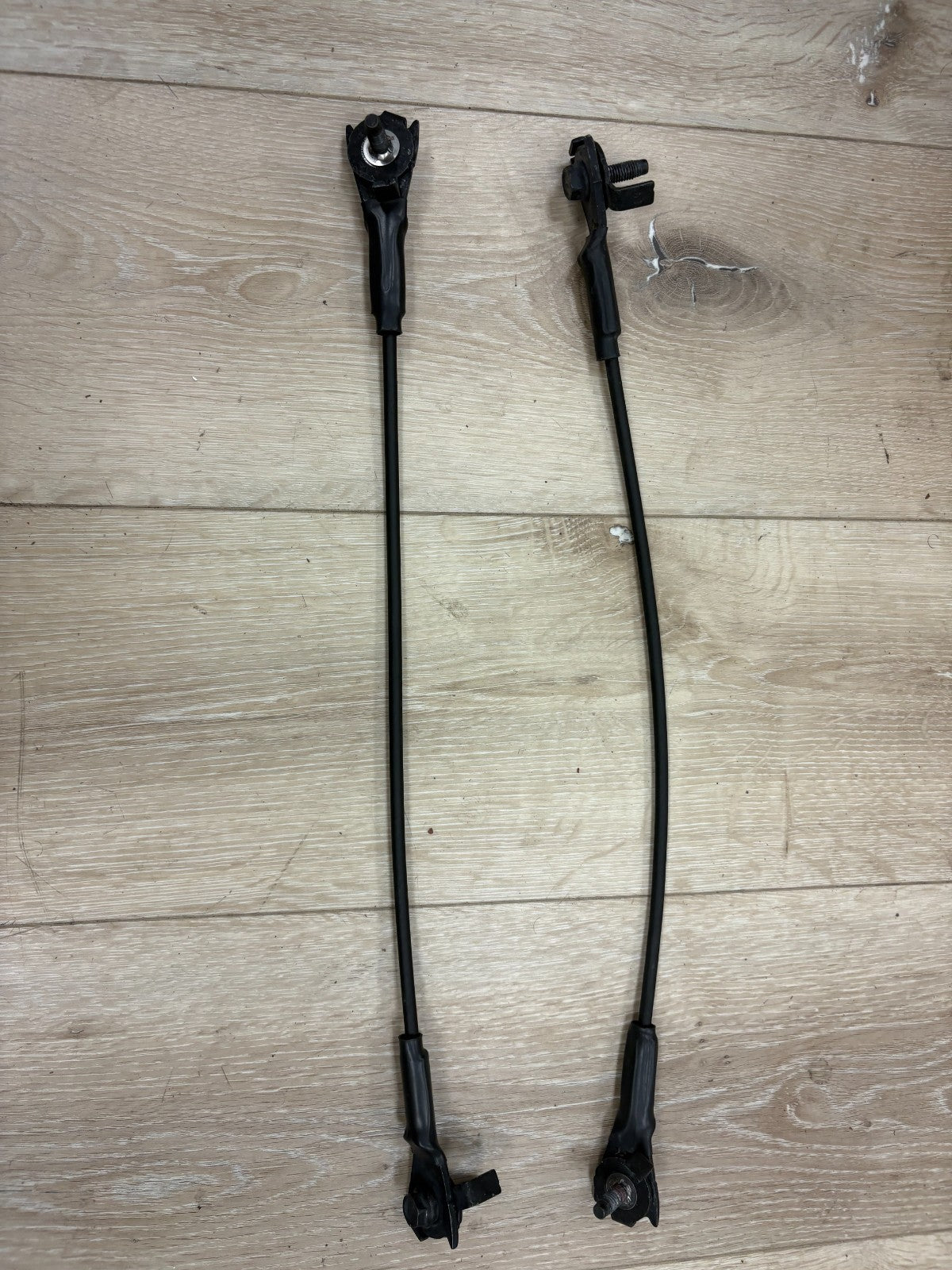 GM 2500 3500 Tailgate Support Cables Pair | OEM 2020–2025 Silverado Sierra