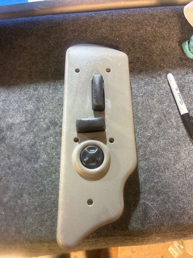 2003-2006 Silverado Sierra Tahoe Yukon Power Seat Switch RH Tan 88941678 OEM