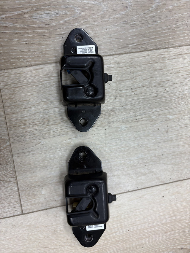 2020 - 2025 CHEVROLET SILVERADO 2500 LIFTGATE LATCH LOCK ACTUATOR OEM 84726062