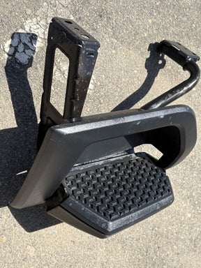 CHEVY SILVERADO 2500/3500 8'BED BOX STEP ASSIST LEFT DRIVER 2020/2025
