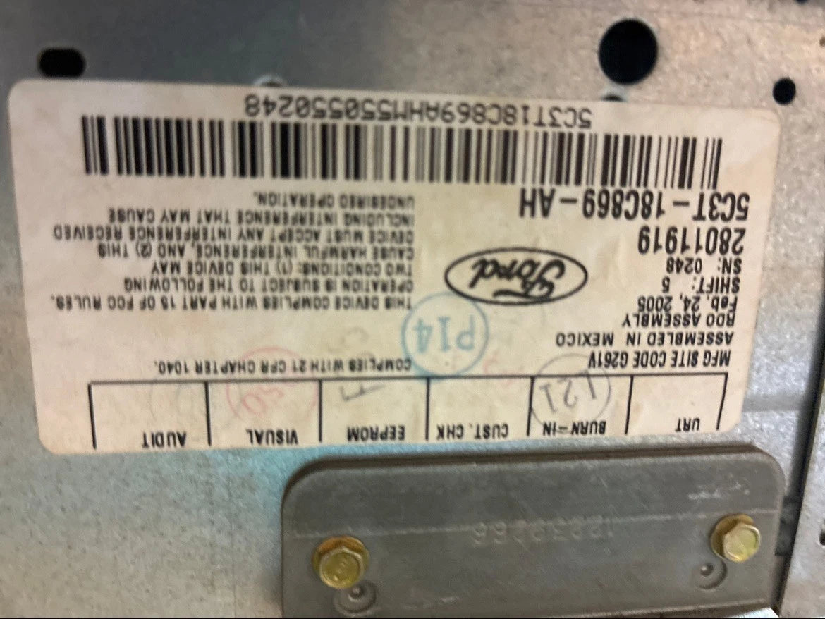 2005 Ford F-250 F-350 Radio AM FM CD OEM 5C3T-18C869-AH AS-IS Knob Missing