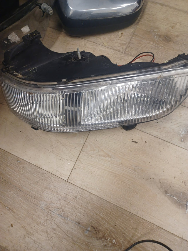 06-11 Cadillac DTS RH Passenger Side Fog Light Lamp Halogen OEM With Bulb