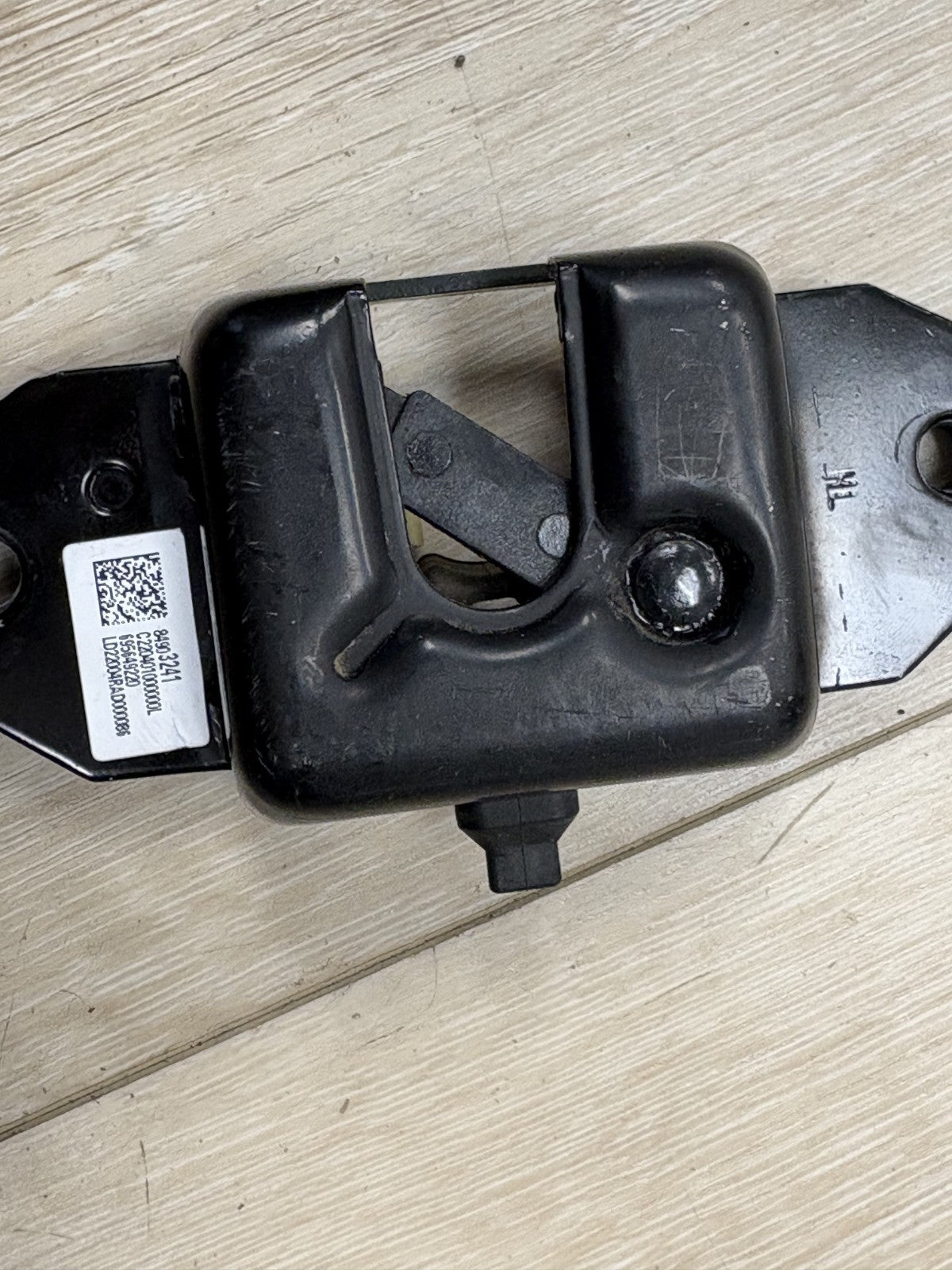 2020 - 2025 CHEVROLET SILVERADO 2500 LIFTGATE LATCH LOCK ACTUATOR OEM 84726062