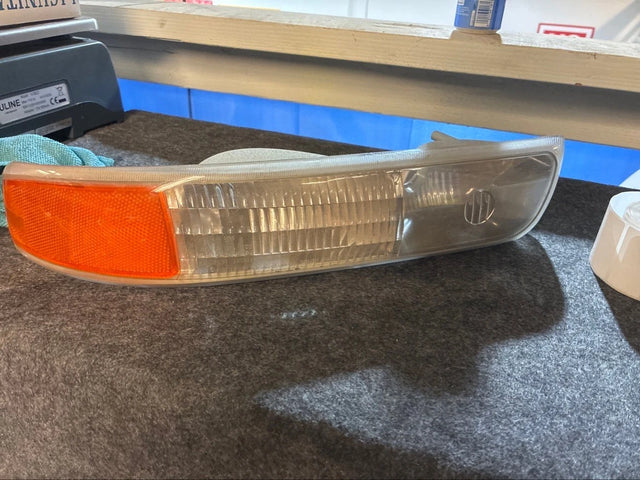 2003-2006 Silverado Avalanche DRL Turn Signal Lamp LH Driver GM 16525191 OEM