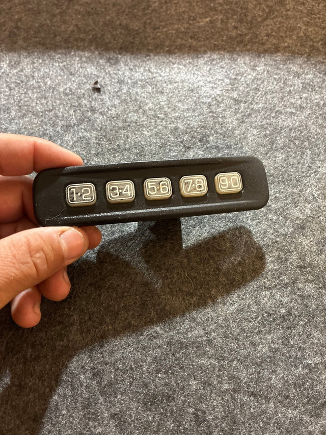 Ford Keyless Entry Keypad Horizontal 5-Button Photo Match