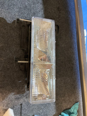 Eagle Eyes GM073-B001L Left Headlight 88-02 C/K Suburban Tahoe Yukon