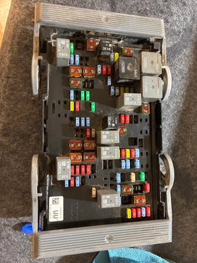2007-2009 Silverado Sierra Tahoe Fuse Junction Block 25905683