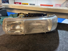 1999-2006 GMC Sierra Yukon Headlight LH Driver 16524581 Guide FOR PARTS Cracked