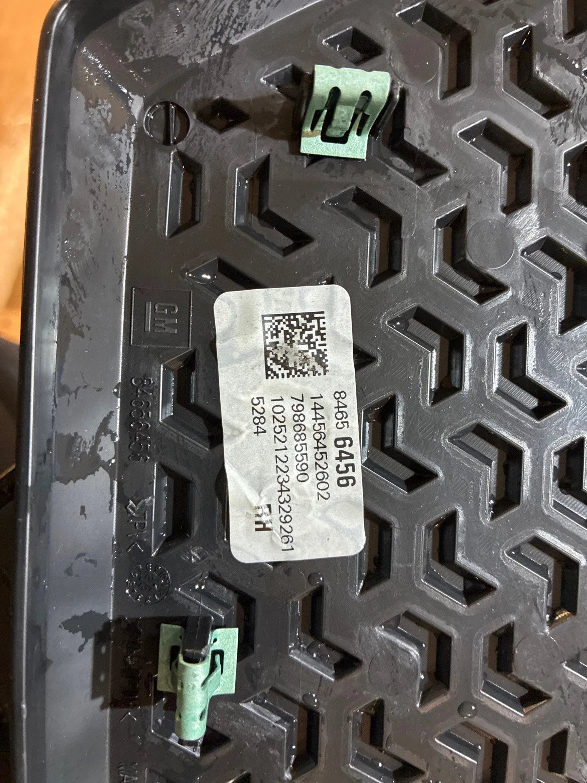 GM Bed Step Assembly RH Passenger OEM 84663444 2020-2024 Silverado Sierra 2500HD